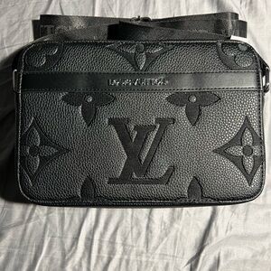 1:1 Louis Vuitton Black Embossed Belt Bag